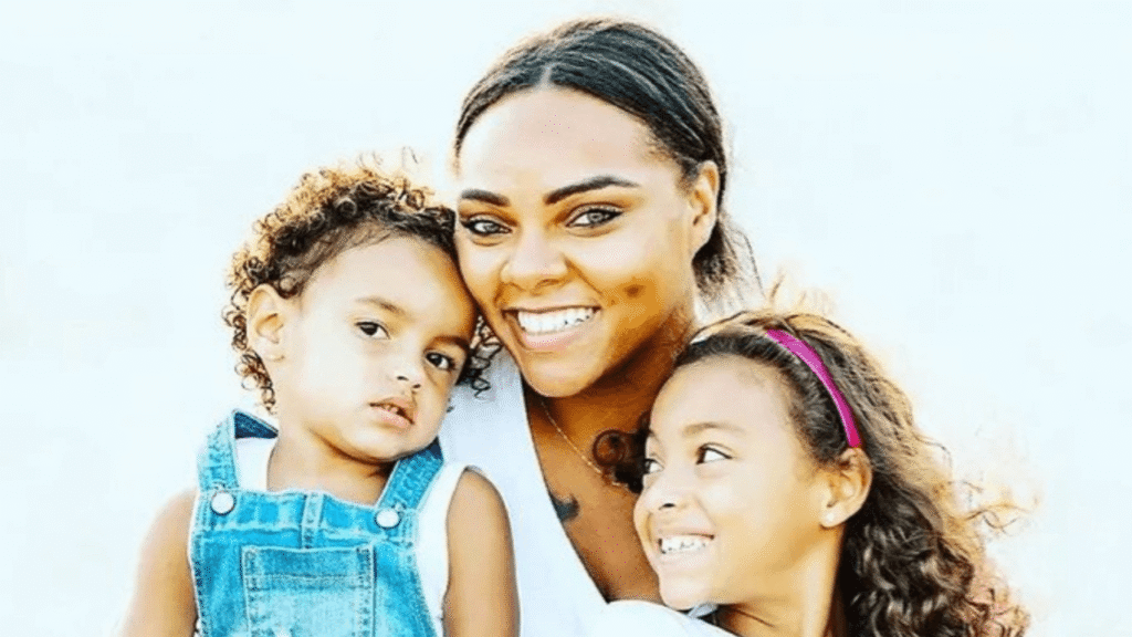 avielle janelle hernandez and her mother and sister